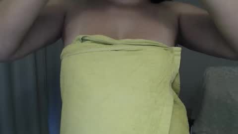 Snapshot of wonderr_woman chatting on October 22, 1:27 pm wonderr_woman online show from October 22, 1:27 pm