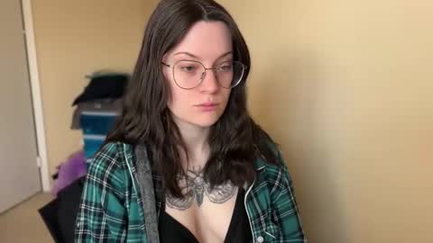 Lucina online show from February 3, 3:49 pm