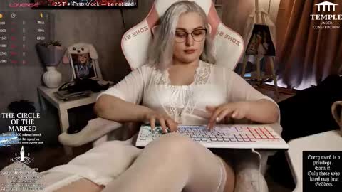 Snapshot of wounded_goddess chatting on October 11, 5:26 pm Goddess Sophy online show from October 11, 5:26 pm