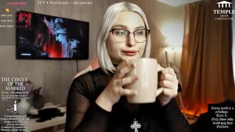 Snapshot of wounded_goddess chatting on October 14, 7:44 am Goddess Sophy online show from October 14, 7:44 am