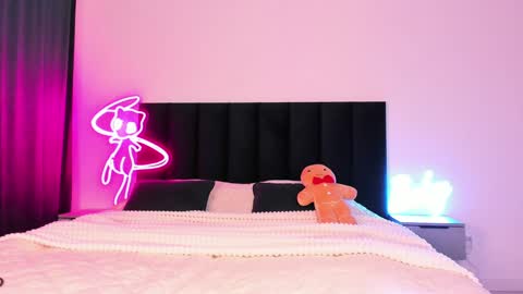 Emi online show from December 24, 2:10 am