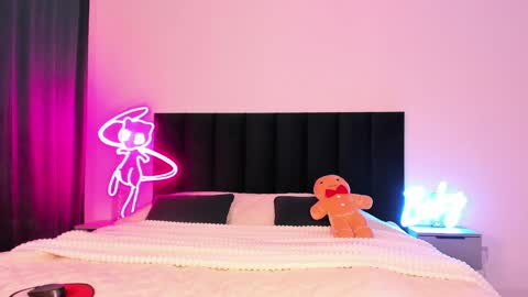 Emi online show from December 17, 2:01 am