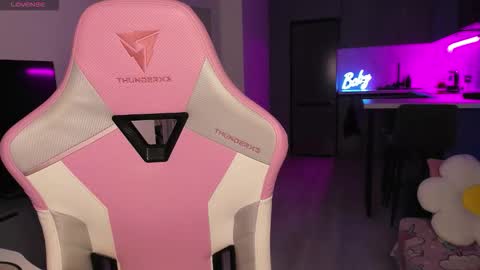 Emi online show from November 3, 8:02 pm