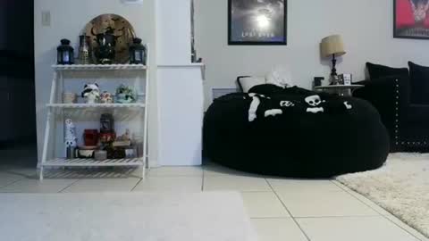 Snapshot of wrenleigh chatting on September 9, 5:07 am Crystal Lake online show from September 9, 5:07 am