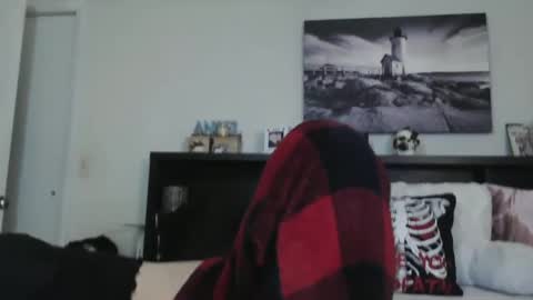 Snapshot of wrenleigh chatting on February 21, 6:07 am Crystal Lake online show from February 21, 6:07 am