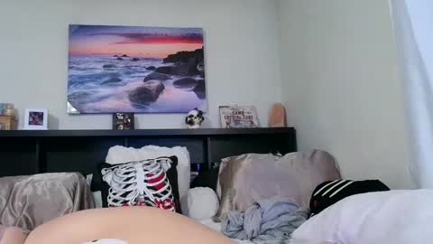 Snapshot of wrenleigh chatting on September 18, 4:33 am Crystal Lake online show from September 18, 4:33 am