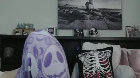 Snapshot of wrenleigh chatting on February 2, 6:59 am Crystal Lake online show from February 2, 6:59 am