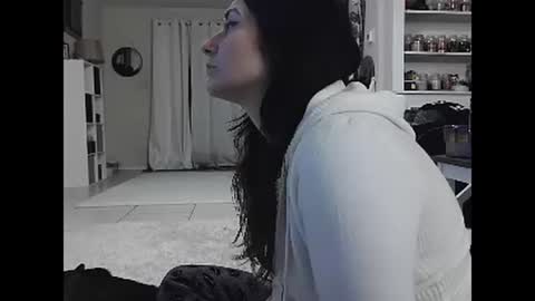 Snapshot of wrenleigh chatting on January 25, 6:34 am Crystal Lake online show from January 25, 6:34 am