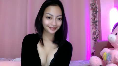 Sachi Cy online show from February 2, 1:52 pm