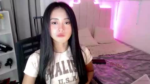 Snapshot of xhena_blossom chatting on October 20, 10:51 am xhena online show from October 20, 10:51 am