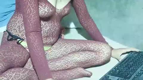 xhotskinny69x online show from October 22, 12:15 am