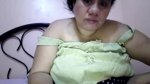 xjuicytits online show from February 19, 4:12 am