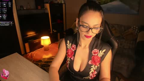 Snapshot of xlaracroftx chatting on December 10, 10:16 pm Lara online show from December 10, 10:16 pm