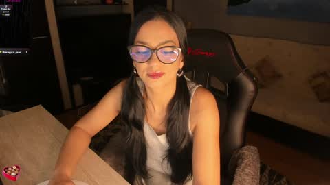 Snapshot of xlaracroftx chatting on December 3, 9:56 pm Lara online show from December 3, 9:56 pm