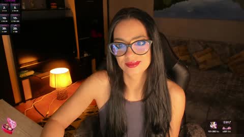 Snapshot of xlaracroftx chatting on December 8, 9:52 pm Lara online show from December 8, 9:52 pm