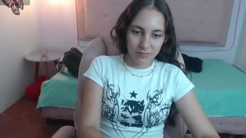 lunna online show from February 25, 8:42 pm