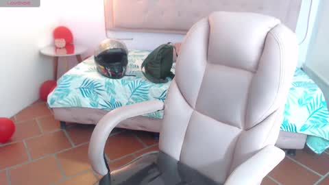 lunna online show from February 19, 8:31 pm