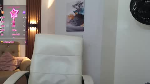 lunna online show from October 10, 8:14 pm