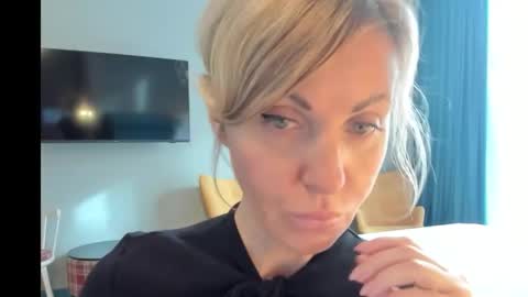 xvaleriax0 online show from September 12, 12:56 pm