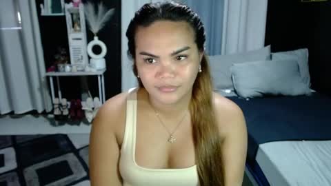 Kylie Smith online show from June 3, 2:01 am