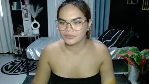 Kylie Smith online show from June 11, 2:53 am