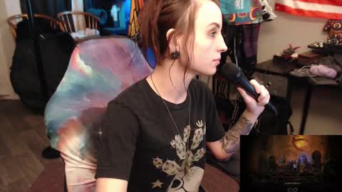 Snapshot of xxlilithmoonxx chatting on October 4, 4:18 am Lilith online show from October 4, 4:18 am