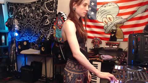 Snapshot of xxlilithmoonxx chatting on September 17, 4:43 am Lilith online show from September 17, 4:43 am