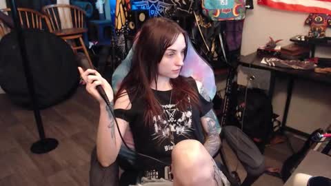 Snapshot of xxlilithmoonxx chatting on October 10, 5:01 am Lilith online show from October 10, 5:01 am