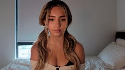 Sienna online show from July 18, 8:00 pm