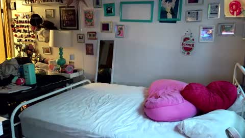 Strawberry Jane online show from July 13, 3:40 am