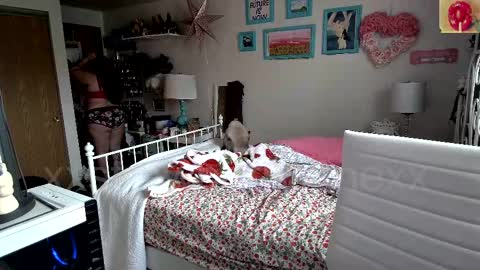 Snapshot of xxstrawberryjanexx chatting on February 21, 5:42 pm Strawberry Jane online show from February 21, 5:42 pm