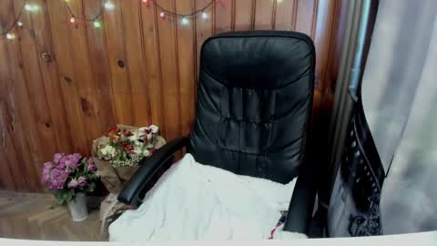 Snapshot of xxxnewlywedsxxx chatting on February 23, 6:33 am Lana online show from February 23, 6:33 am