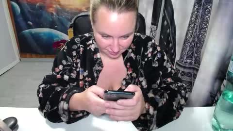 Snapshot of xxxnewlywedsxxx chatting on October 17, 8:23 pm Lana online show from October 17, 8:23 pm