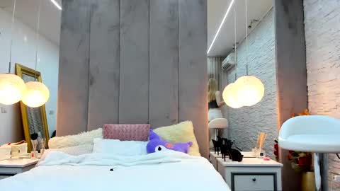 Yana  online show from February 10, 7:15 am