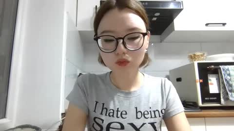 Snapshot of yanverfaille chatting on October 6, 3:50 pm Lily online show from October 6, 3:50 pm