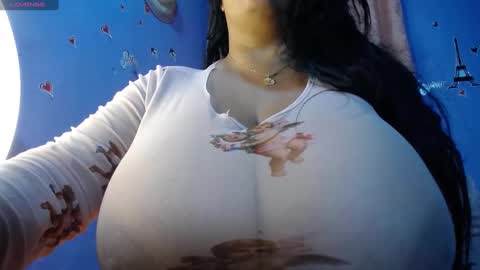 Snapshot of yasmin_bigtits chatting on February 4, 10:00 am Yasmin online show from February 4, 10:00 am