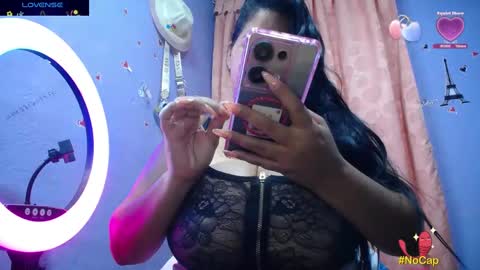 Snapshot of yasmin_bigtits chatting on February 20, 9:55 am Yasmin online show from February 20, 9:55 am