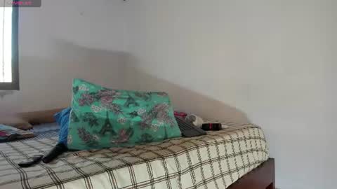 yaya____ online show from July 28, 9:03 pm