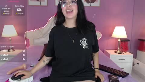 Yaya  online show from May 31, 6:09 pm