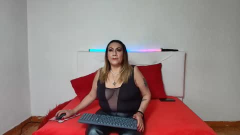 Snapshot of yayita_mature chatting on October 1, 3:06 pm yayita online show from October 1, 3:06 pm