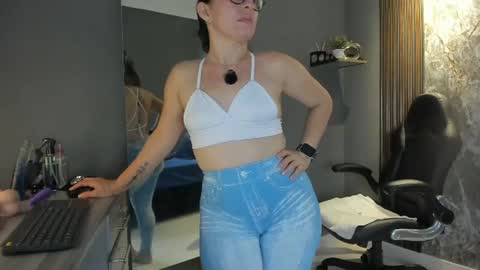 yelena03 online show from June 9, 10:53 pm