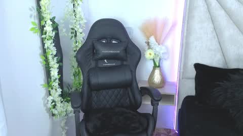 Yeli Amber online show from March 28, 6:07 pm