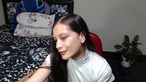 Snapshot of yeliana_will chatting on January 13, 2:07 am yeliana_will online show from January 13, 2:07 am