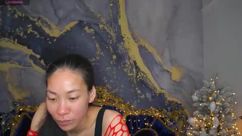 yennstar online show from January 10, 1:05 pm