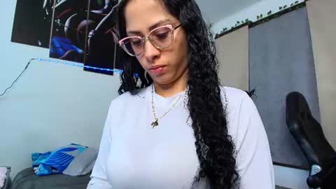yesie_hot2 online show from July 21, 1:17 am