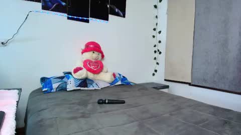 yesie_hot2 online show from July 22, 1:39 am
