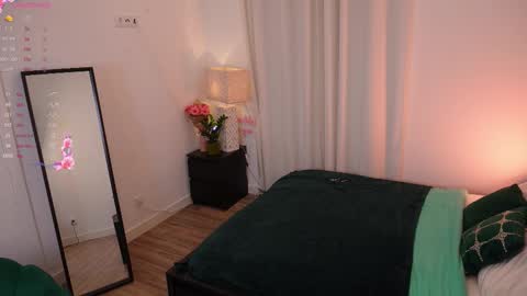 Kiki online show from October 3, 12:43 pm