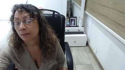 Snapshot of yessilatin chatting on September 29, 11:43 pm jessy online show from September 29, 11:43 pm