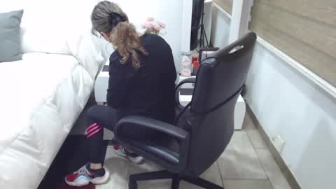 Snapshot of yessilatin chatting on March 8, 12:09 am jessy online show from March 8, 12:09 am