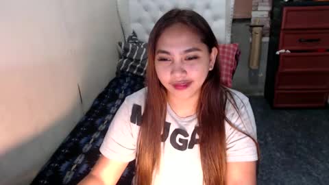 Snapshot of yhang_slut chatting on February 19, 5:38 pm yhang_slut online show from February 19, 5:38 pm